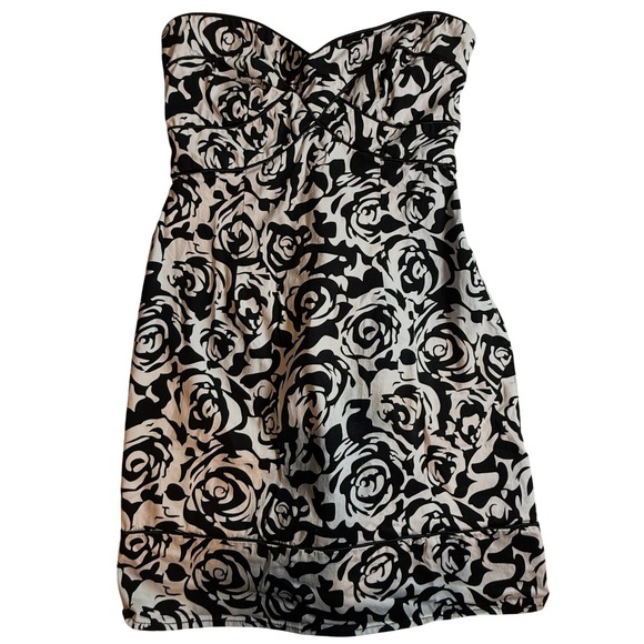 Romy Dresses & Skirts - Romy Black White Floral Rose Strapless Sweetheart Smocked Mini Dress Womens M